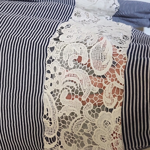 Light long sleeve top w/see through lace - Picture 3 of 8